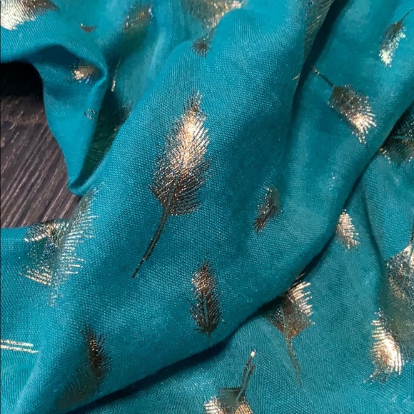 Scarf - Picture 2 of 3